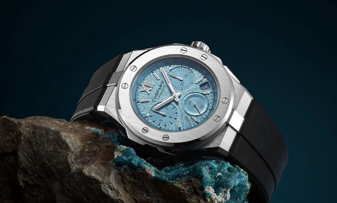Chopard萧邦推出精品店独家版雪山傲翼系列特大号计时码表
