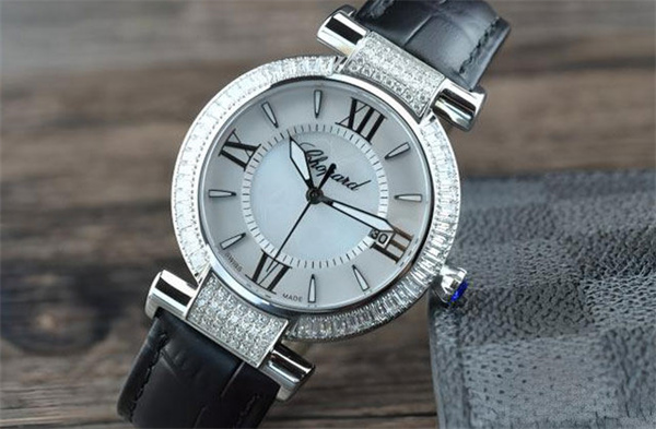 萧邦机芯里面有划痕是啥原因(图) 萧邦机芯里面有划痕是啥原因(图)